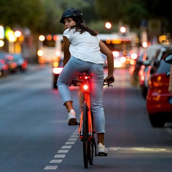 bicycle-rear-light-sigma-curve-enhanced-visibility-2